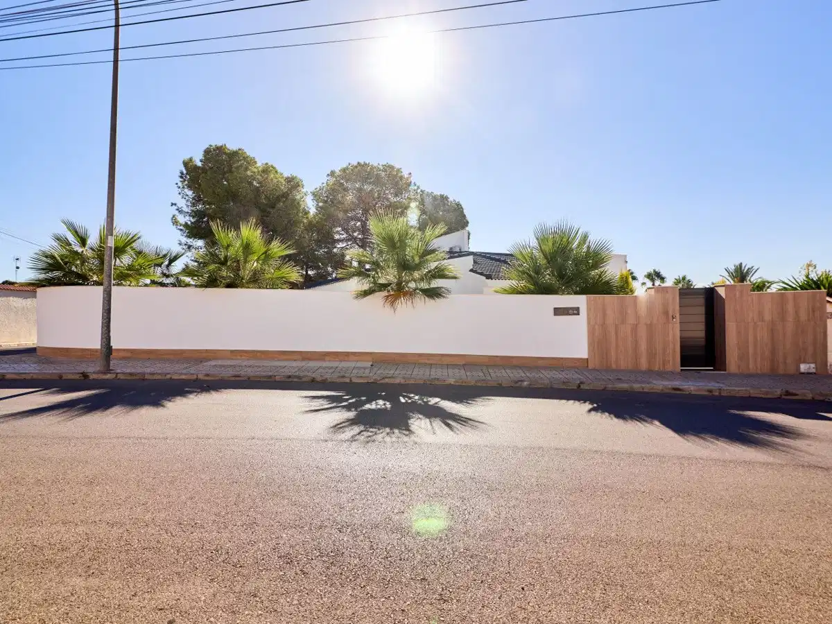 5 bedrooms, 4 bathrooms Villa in Rojales