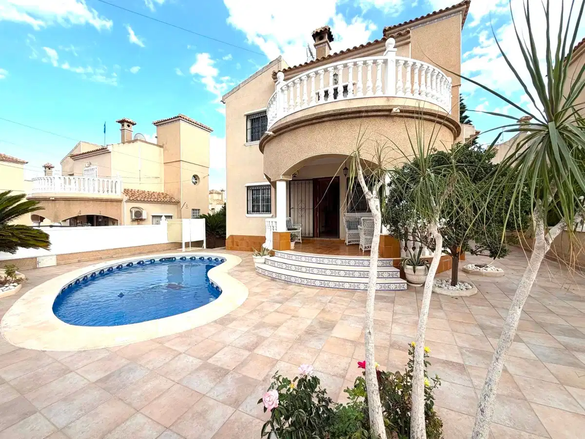 3 bedrooms, 2 bathrooms Villa in Orihuela Costa thumb 16