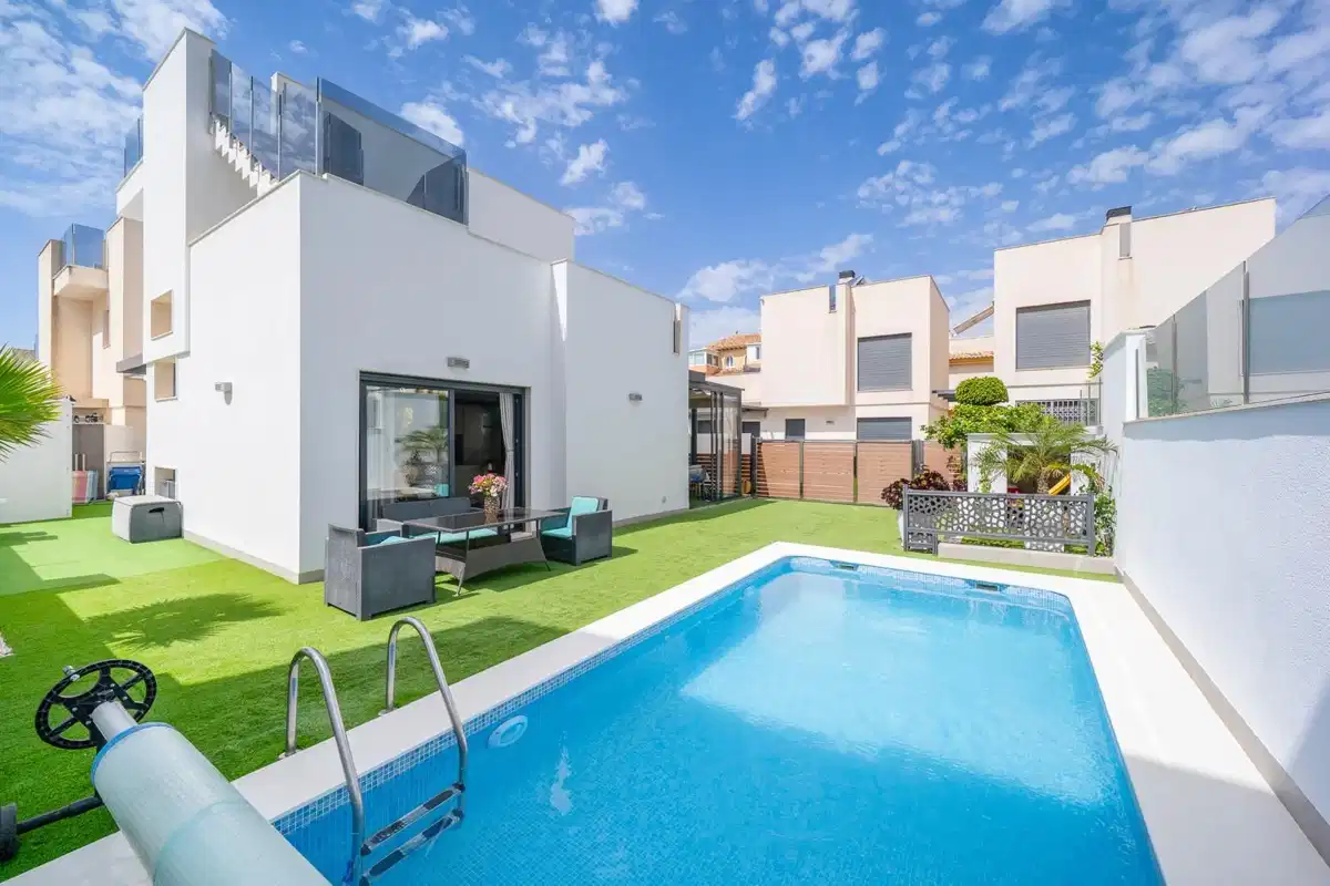 5 bedrooms, 3 bathrooms Villa in Torrevieja