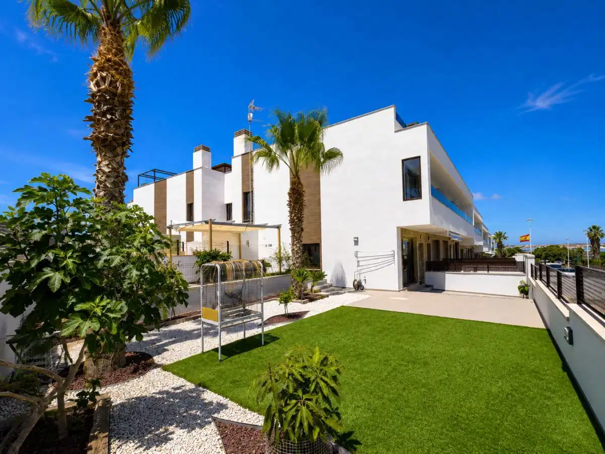 3 bedrooms, 3 bathrooms House in Torrevieja