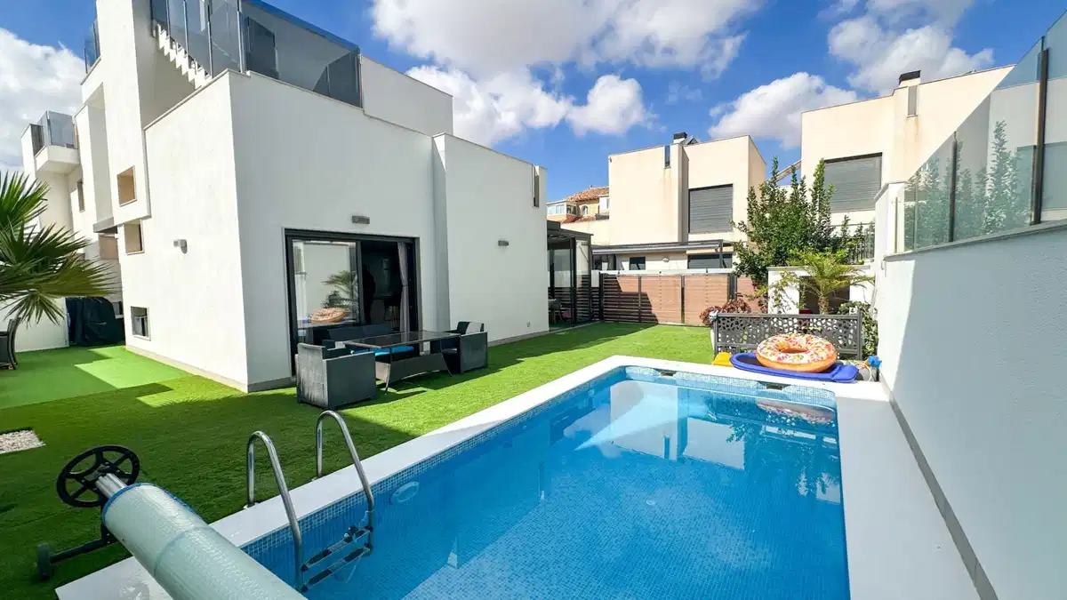 5 bedrooms, 3 bathrooms Villa in Torrevieja