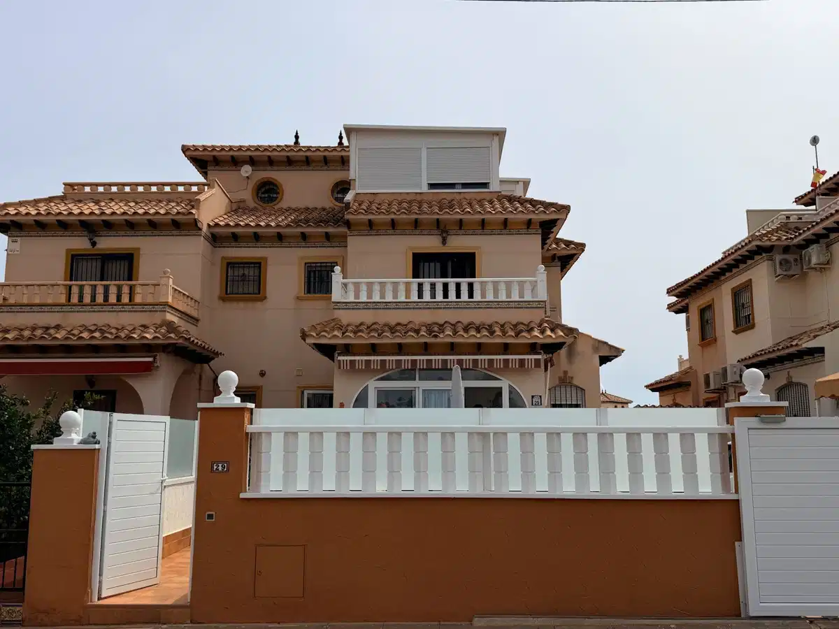 3 bedrooms, 2 bathrooms Quad in Orihuela Costa