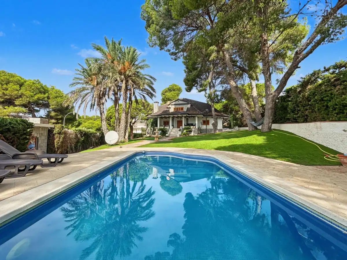 7 bedrooms, 3 bathrooms Villa in Campoamor