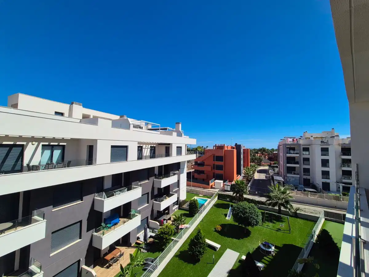 3 bedrooms, 2 bathrooms Penthouse in Villamartin