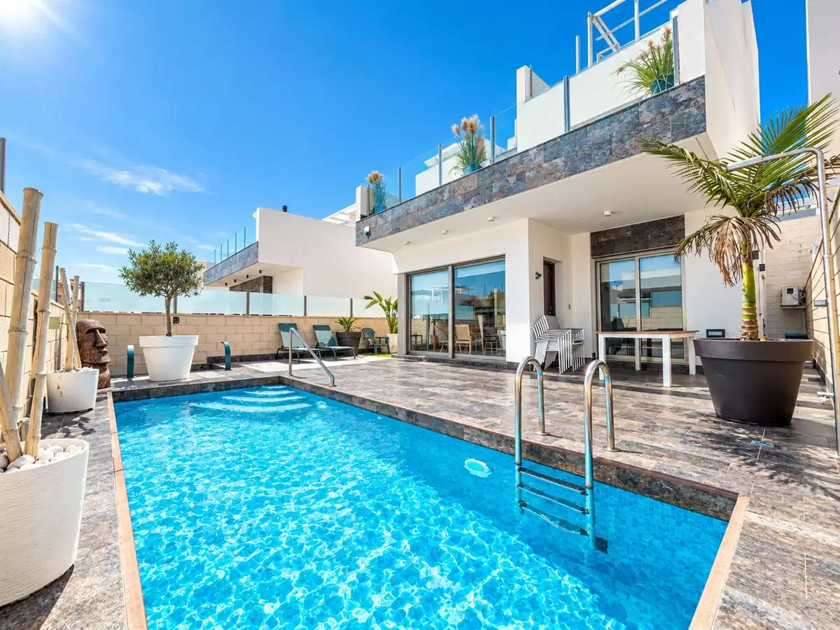 3 bedrooms, 3 bathrooms Villa in Villamartin