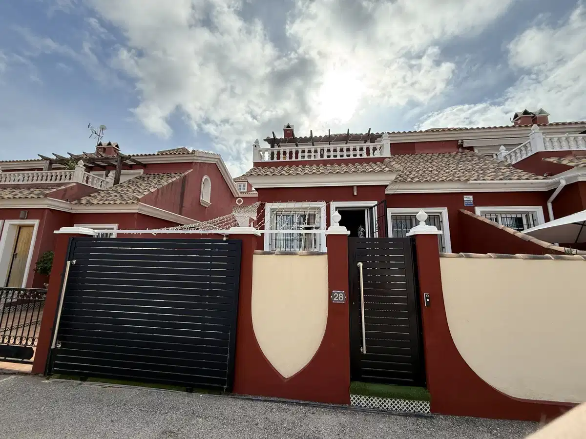 3 bedrooms, 2 bathrooms House in Villamartin thumb 3