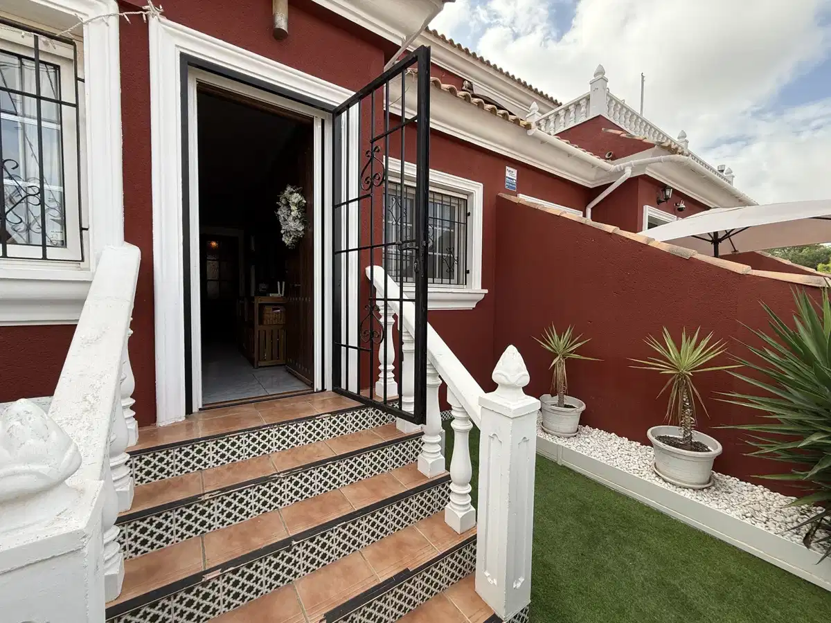 3 bedrooms, 2 bathrooms House in Villamartin thumb 5
