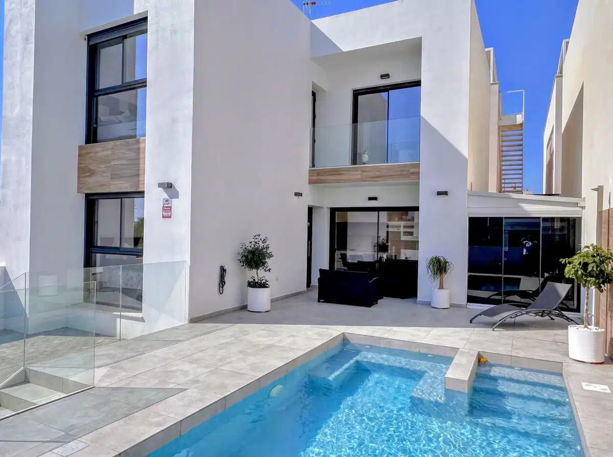 5 bedrooms, 4 bathrooms Villa in Rojales
