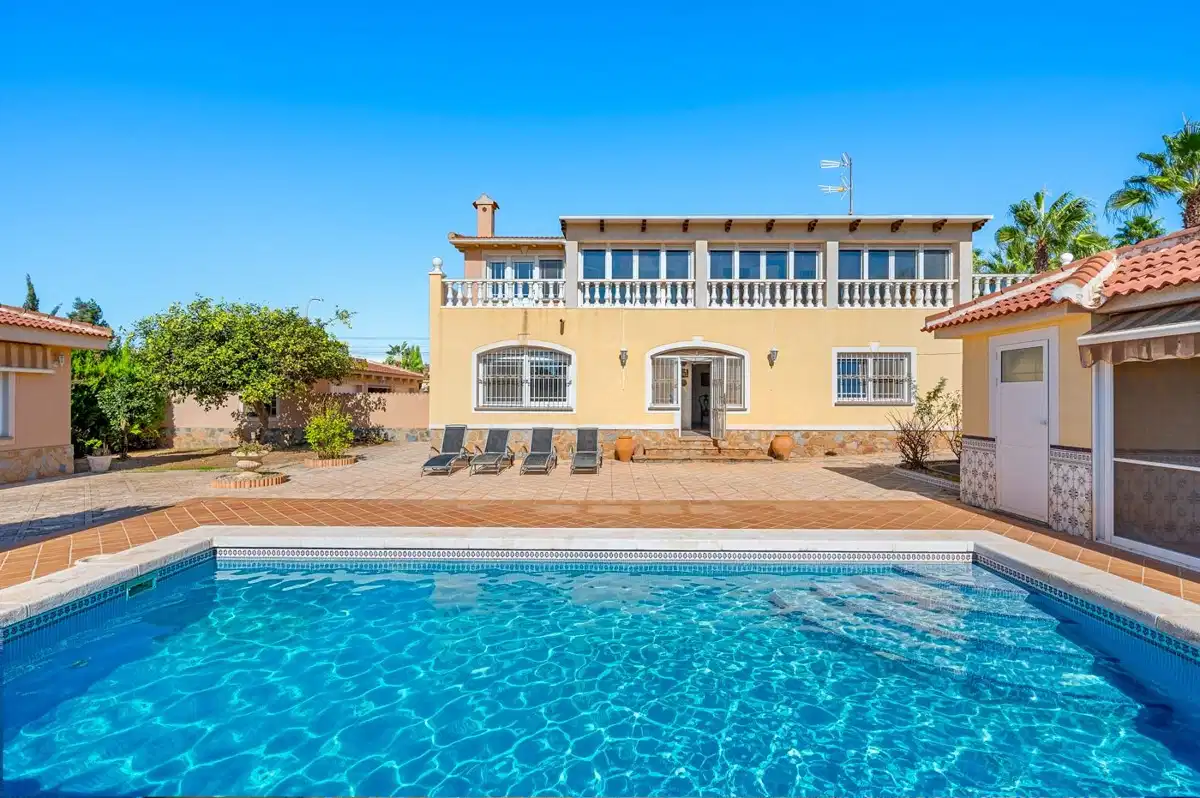 7 bedrooms, 5 bathrooms Townhouse in Ciudad Quesada