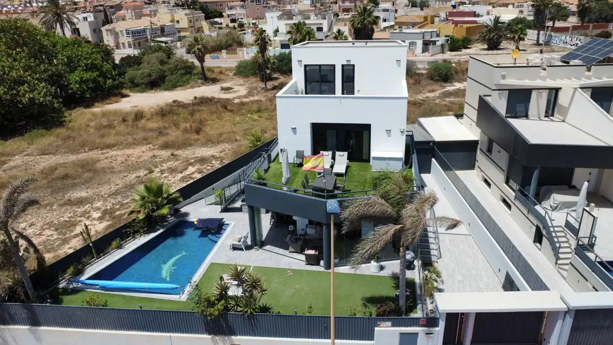 4 bedrooms, 3 bathrooms House in Torrevieja