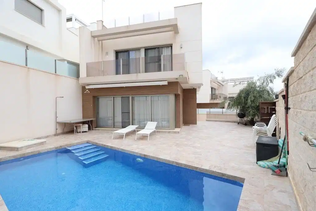 3 bedrooms, 3 bathrooms Villa in Orihuela Costa