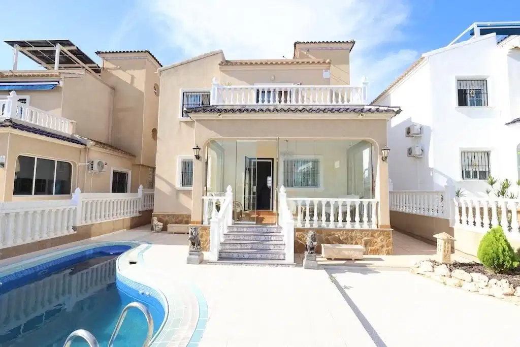 3 bedrooms, 2 bathrooms Villa in Orihuela Costa