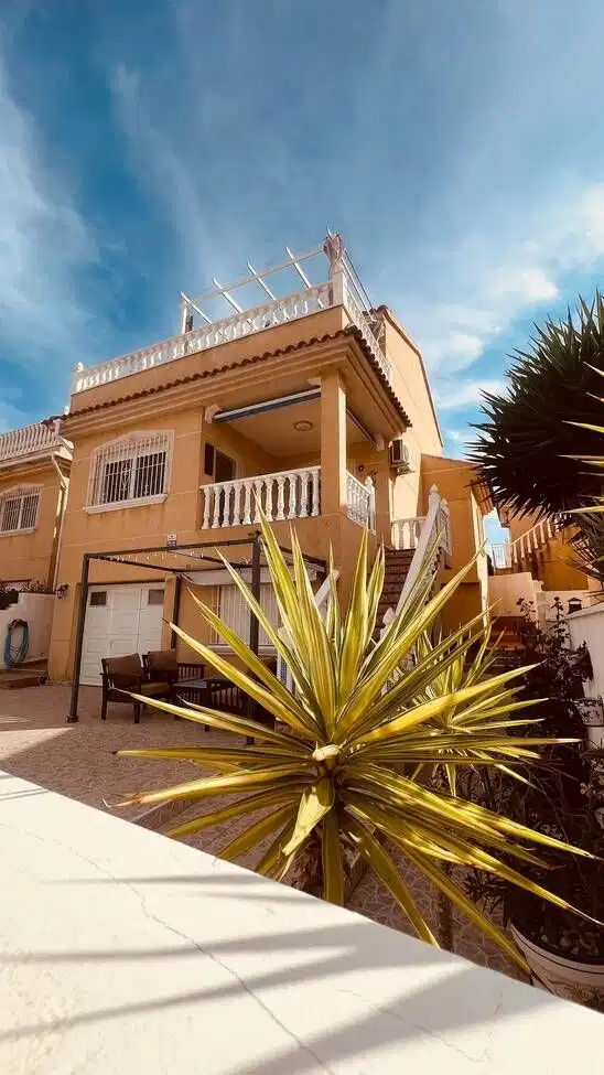 3 bedrooms, 2 bathrooms Villa in Villamartin
