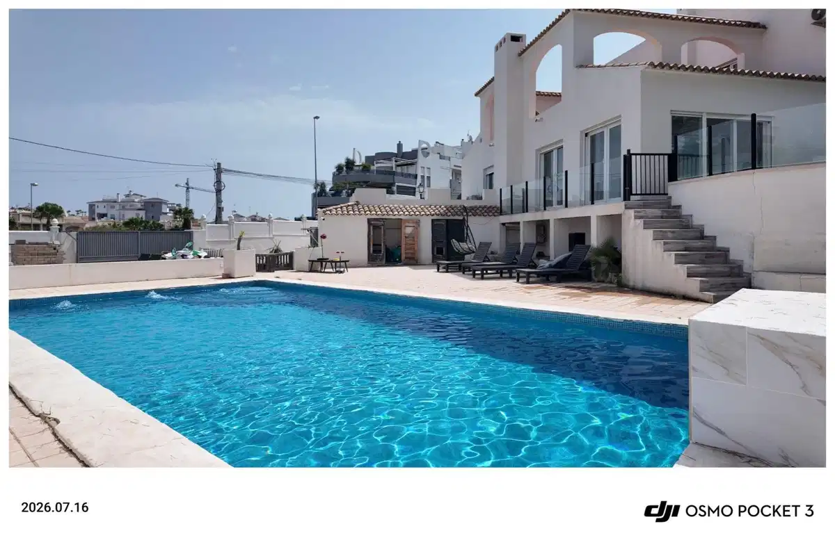 6 bedrooms, 2 bathrooms Townhouse in Orihuela Costa
