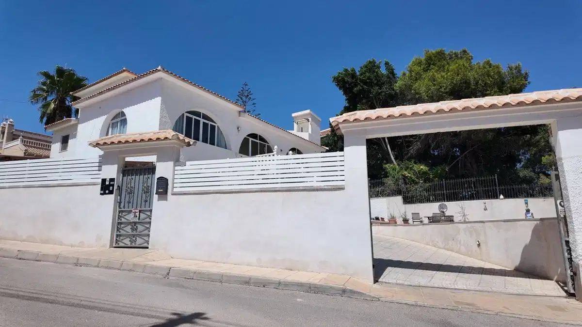 5 bedrooms, 4 bathrooms Villa in San Miguel de Salinas