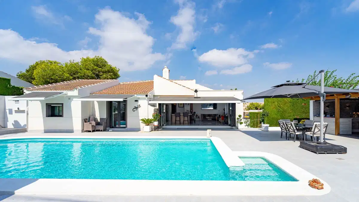 3 bedrooms, 2 bathrooms Villa in Villamartin