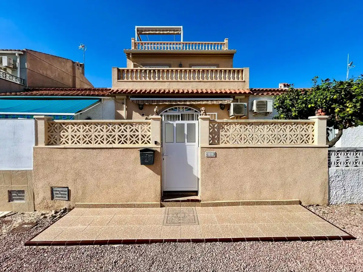 3 bedrooms, 2 bathrooms Townhouse in Torrevieja