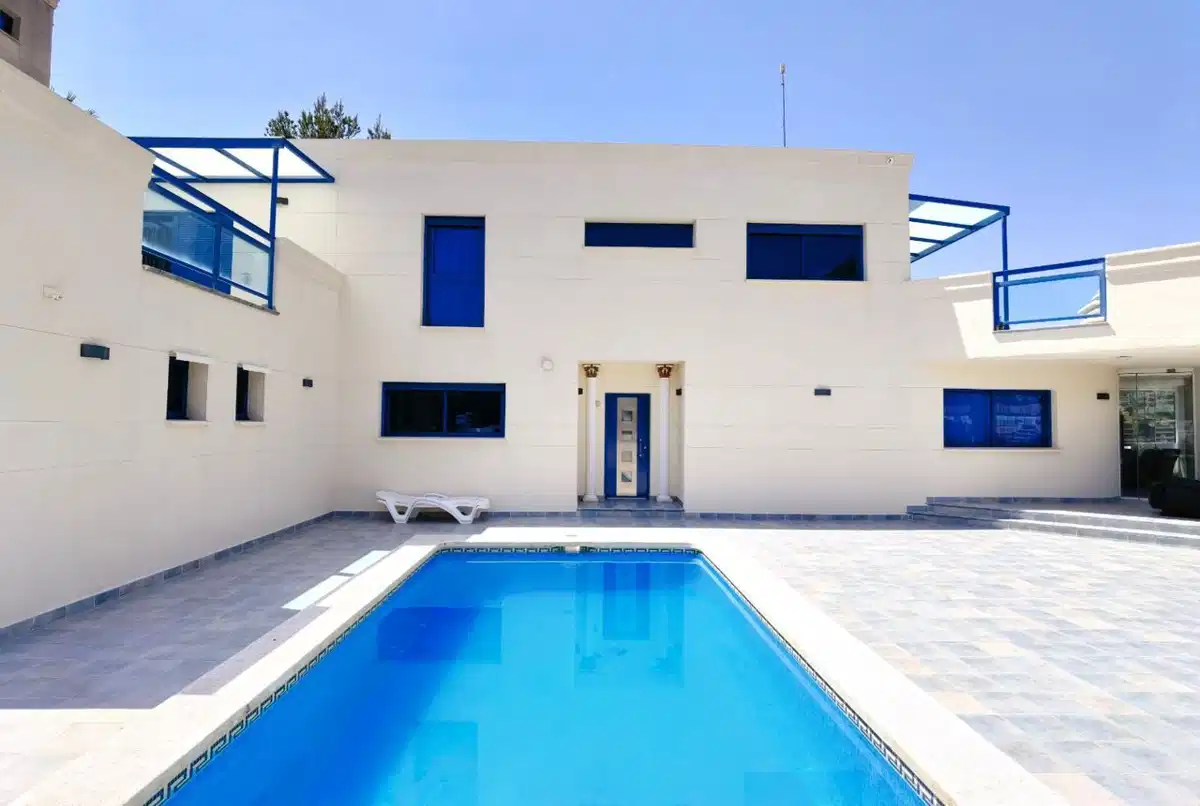 5 bedrooms, 4 bathrooms Villa in Altea
