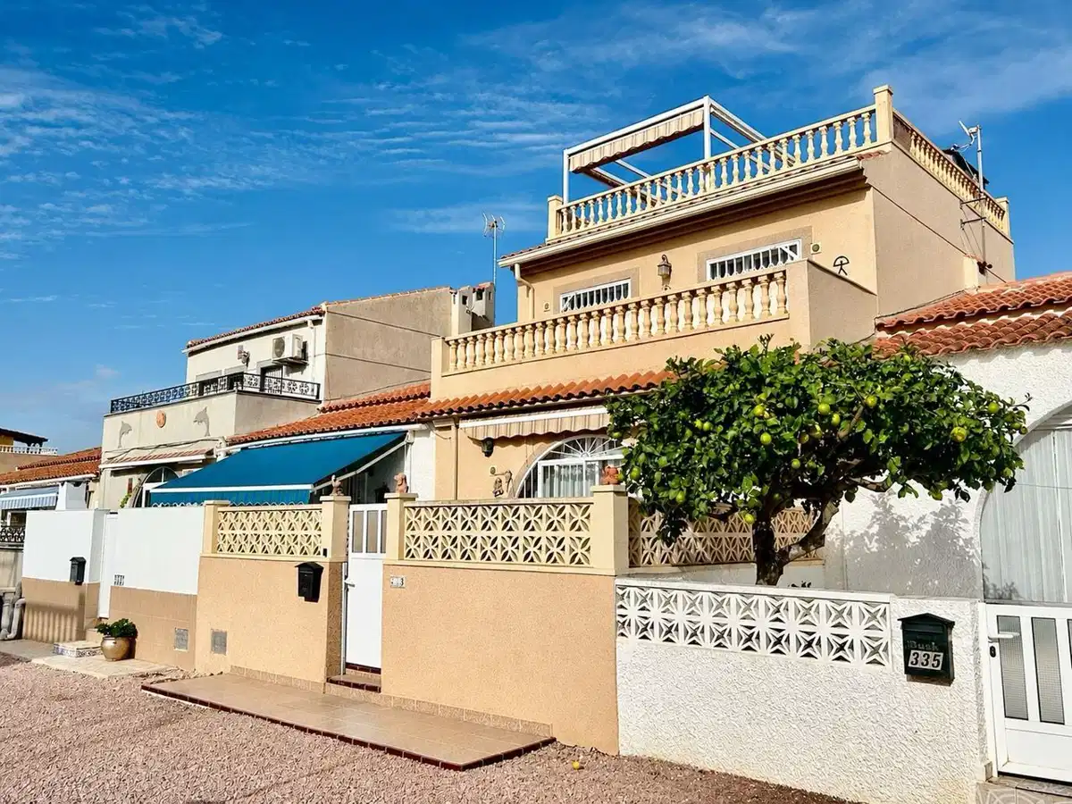3 bedrooms, 2 bathrooms Townhouse in Torrevieja