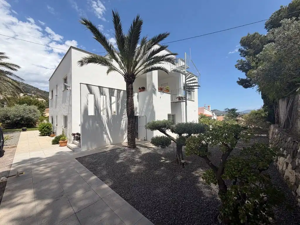 5 bedrooms, 4 bathrooms Villa in Calpe
