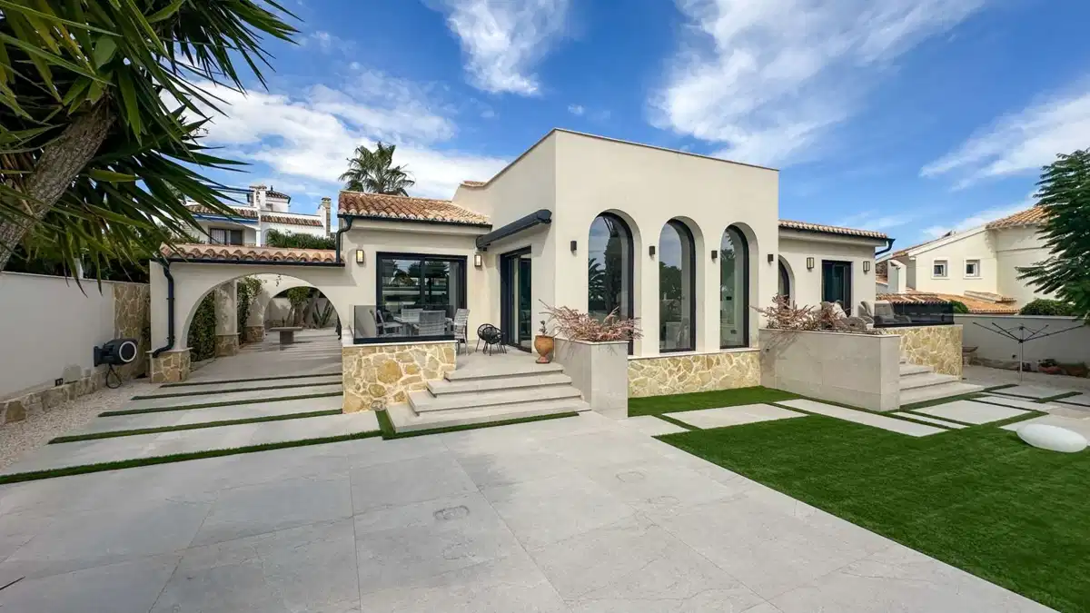3 bedrooms, 2 bathrooms Villa in Villamartin
