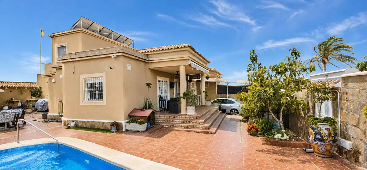 5 bedrooms, 3 bathrooms House in Torrevieja