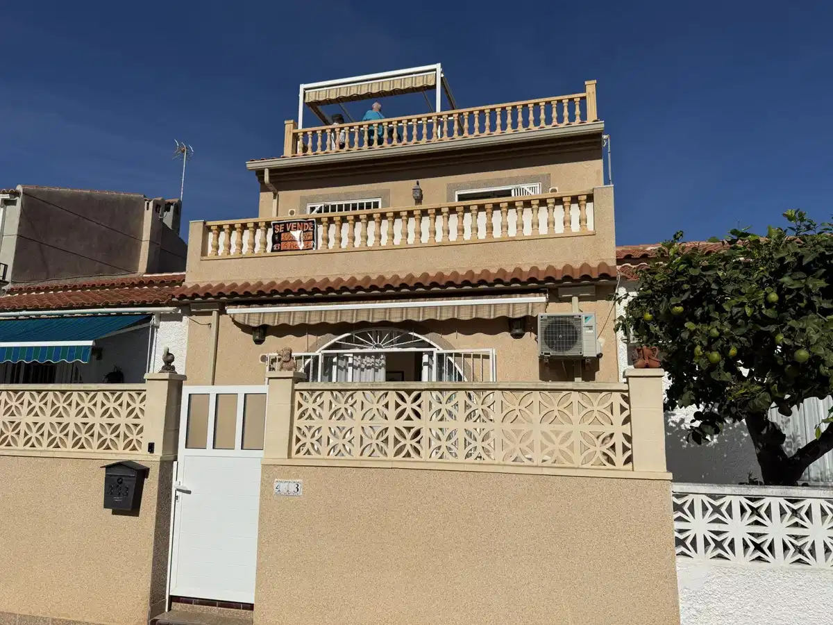 3 bedrooms, 2 bathrooms Townhouse in Torrevieja