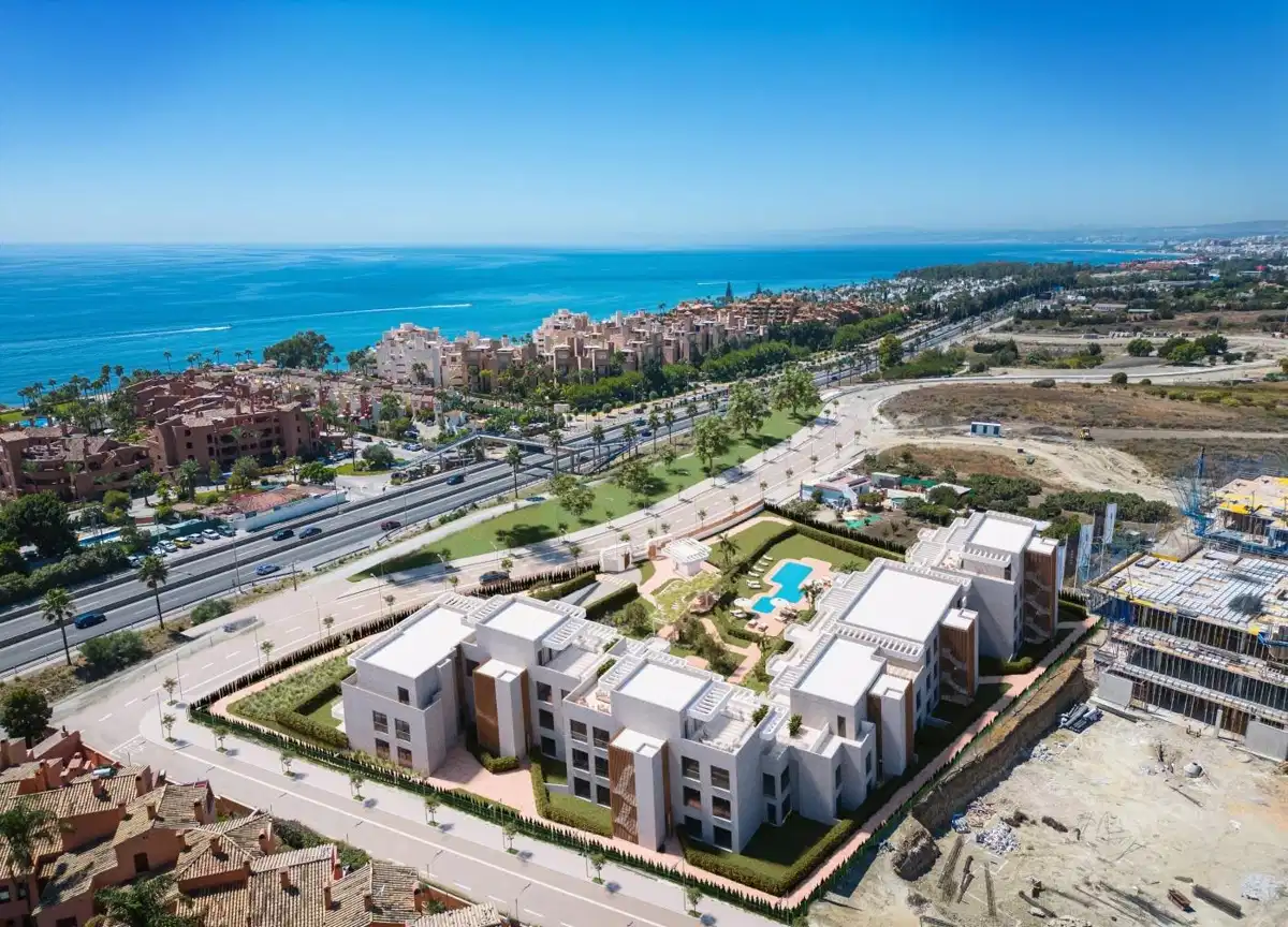 4-Bedroom, 3-Bathroom Penthouse with Expansive Terraces in Estepona