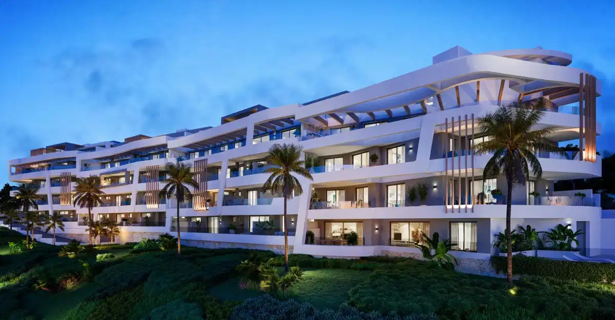 3-Bedroom, 2-Bathroom Apartment in Prestigious Marbella Urbanisation with Golf Views