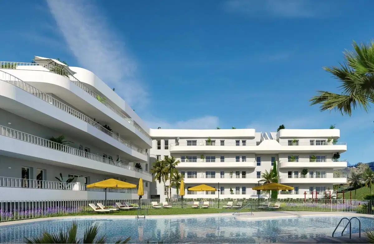 3-Bedroom, 2-Bathroom Ground Floor Apartment with Terrace and Sea or Mountain Views in Fuengirola