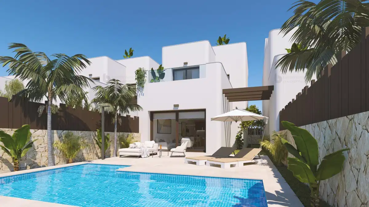 3-Bedroom, 3-Bathroom Villa with Solarium and Designer Pool in Mil Palmeras