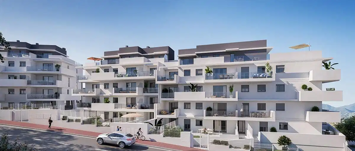 3-Bedroom, 2-Bathroom Ground Floor Apartment with Spacious Terrace and Golf Views in La Duquesa, Manilva