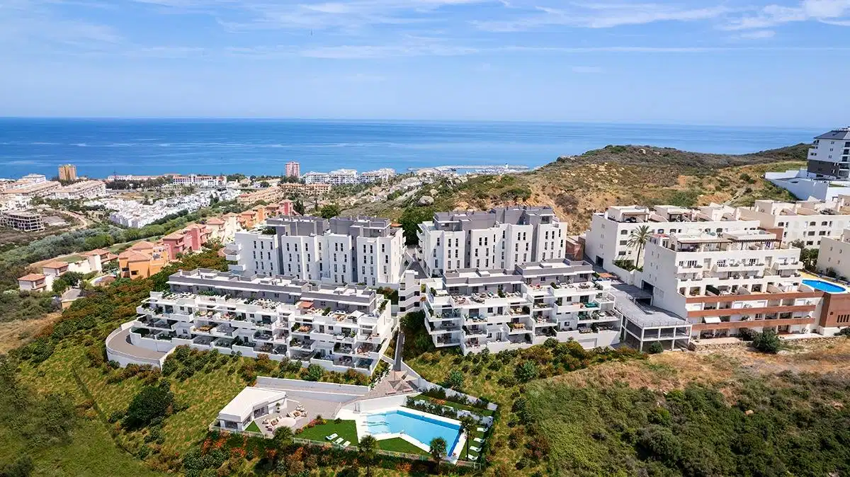 3-Bedroom, 2-Bathroom Apartment with Panoramic Golf Views in La Duquesa, Manilva