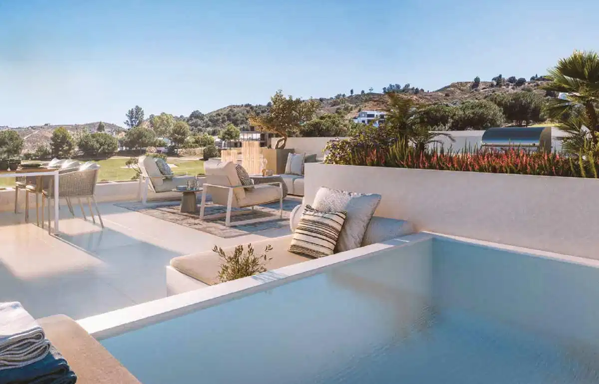 3-Bedroom, 3-Bathroom Townhouse with Expansive Terraces and Golf Views near Mijas