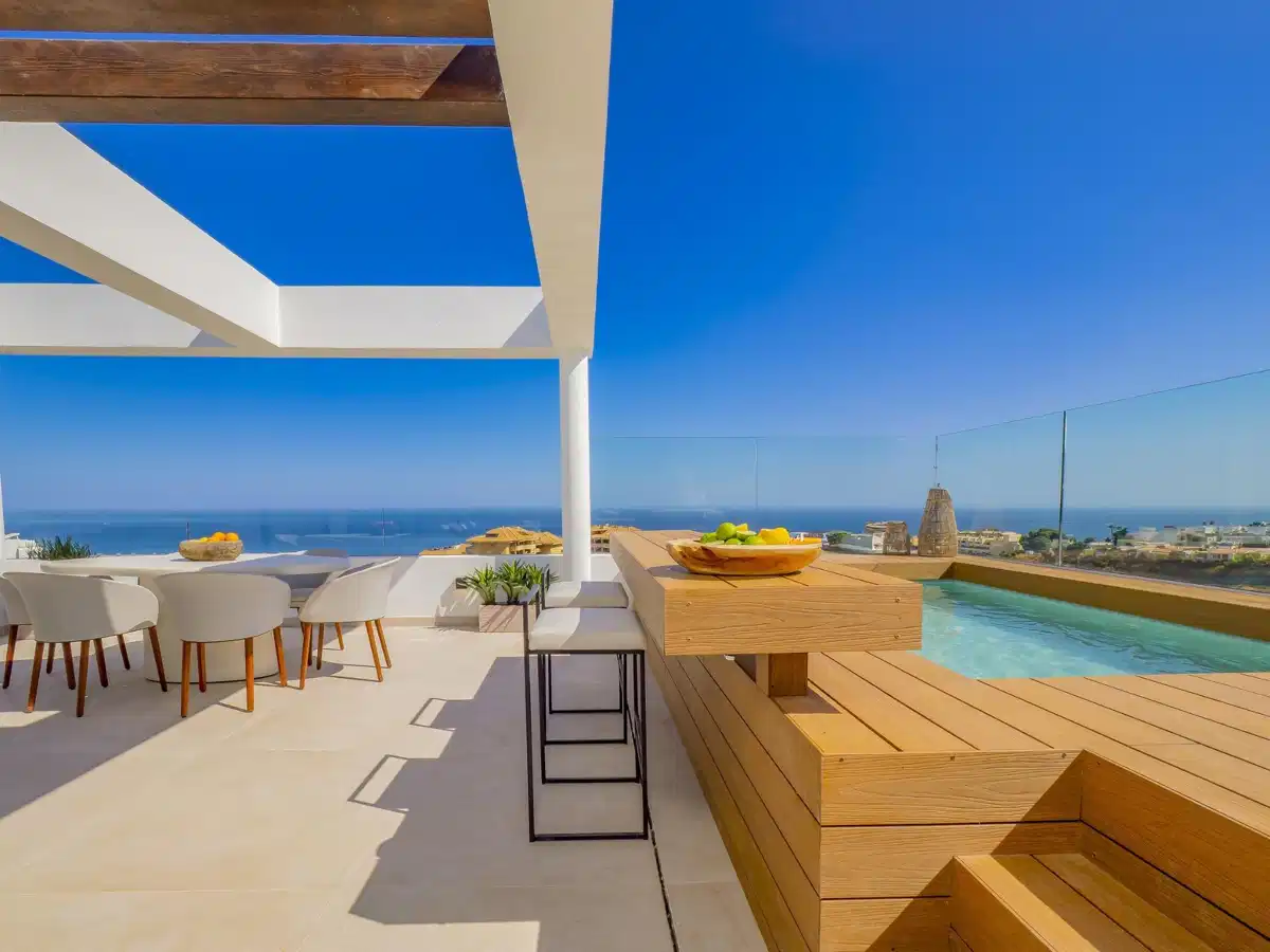 4-Bedroom, 3-Bathroom Townhouse with Sea Views and Private Solarium in El Higuerón