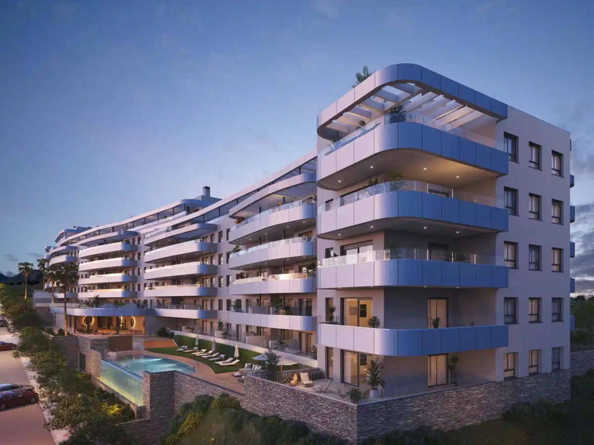3-Bedroom, 2-Bathroom Apartment in Prestigious Torremolinos Complex with Panoramic Terraces