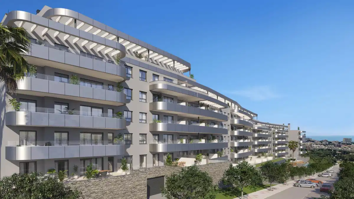 4-Bedroom, 2-Bathroom Apartment with Panoramic Terraces and Premium Amenities in Torremolinos