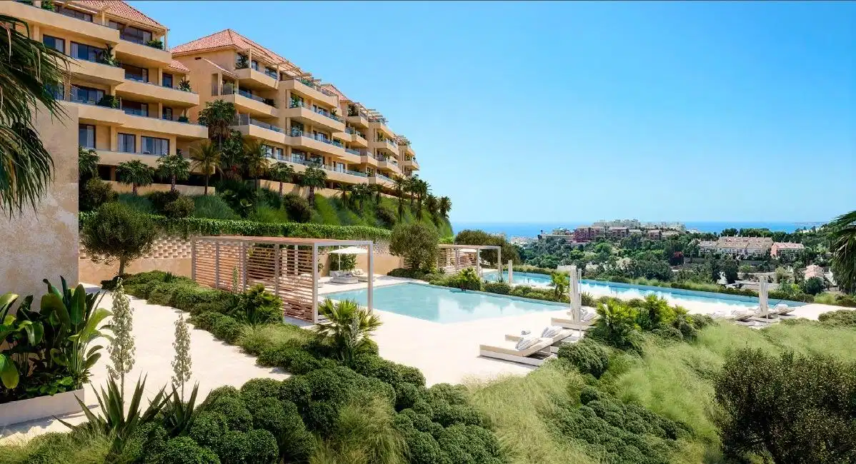 2-Bedroom, 2-Bathroom Ground Floor Apartment with Golf and Sea Views in Benalmádena