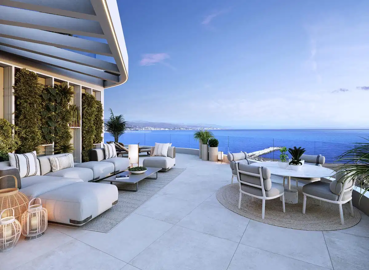 4-Bedroom, 3-Bathroom Luxury Beachfront Apartment with Panoramic Sea Views in Málaga City