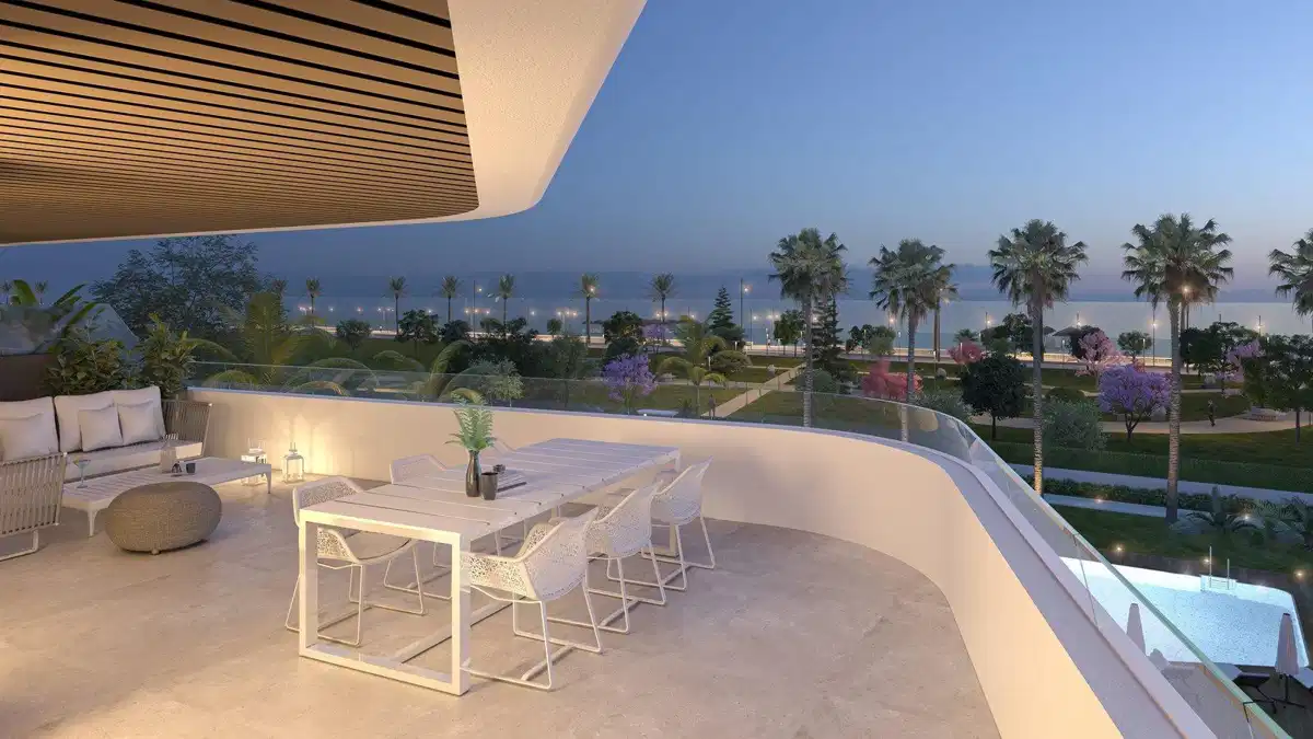 2-Bedroom, 2-Bathroom Seafront Apartment with Panoramic Views in Los Álamos, Torremolinos