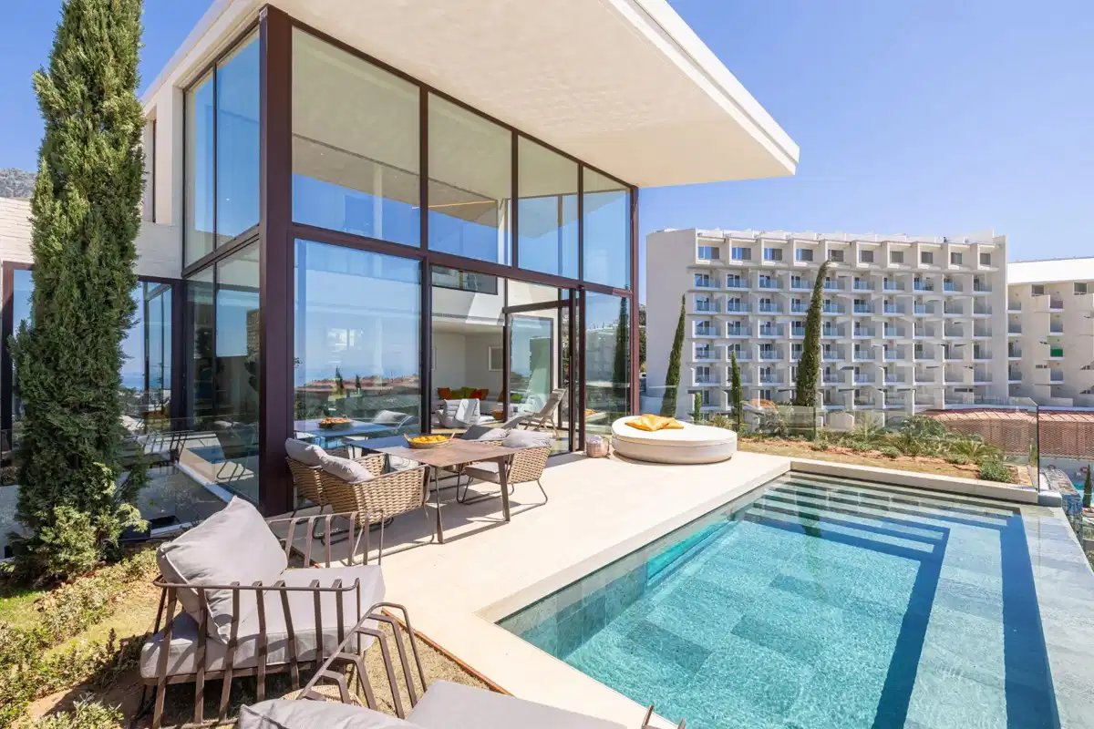 4-Bedroom, 3-Bathroom Townhouse with Panoramic Sea Views in El Higuerón