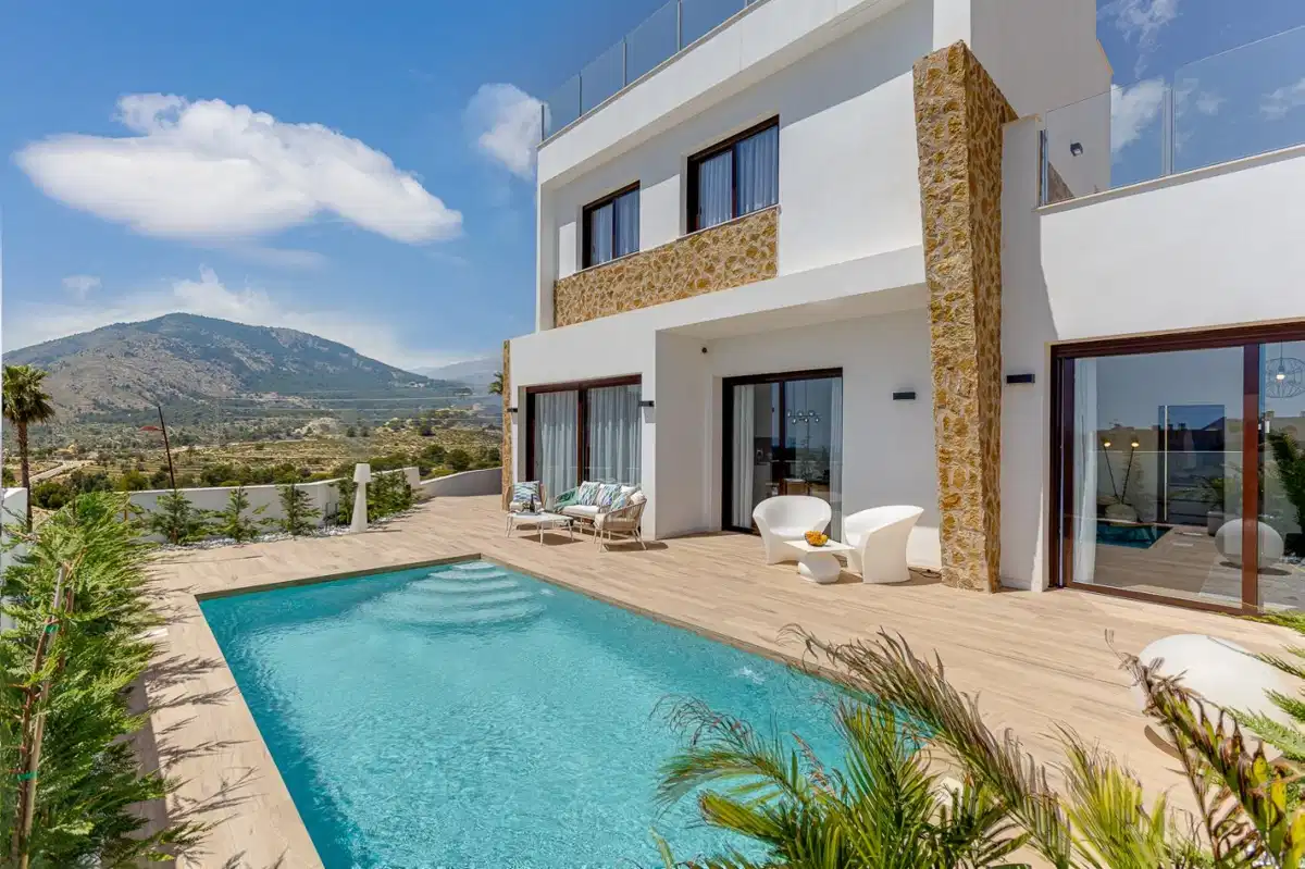 4-Bedroom, 4-Bathroom Modern Villa in Balcon de Finestrat