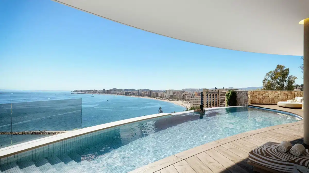 3-Bedroom, 2-Bathroom Penthouse with Panoramic Sea Views in Carvajal, Fuengirola