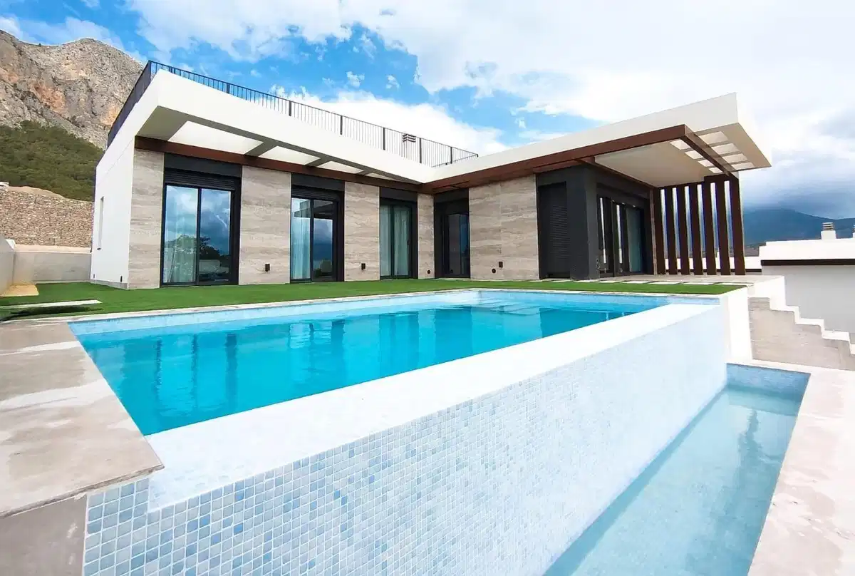 3-Bedroom, 2-Bathroom Villa with Panoramic Sea and Mountain Views in Polop