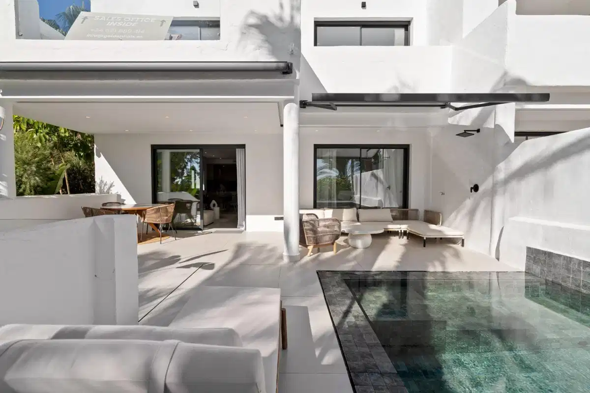 5-Bedroom, 4-Bathroom Luxury Duplex Ground Floor Apartment in El Paraiso, Estepona–Marbella Area