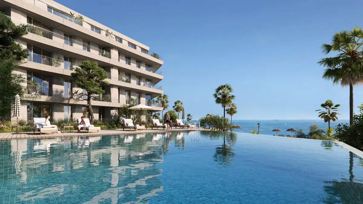 4-Bedroom, 2-Bathroom Beachfront Ground Floor Apartment with Sea Views and Premium Amenities in Manilva