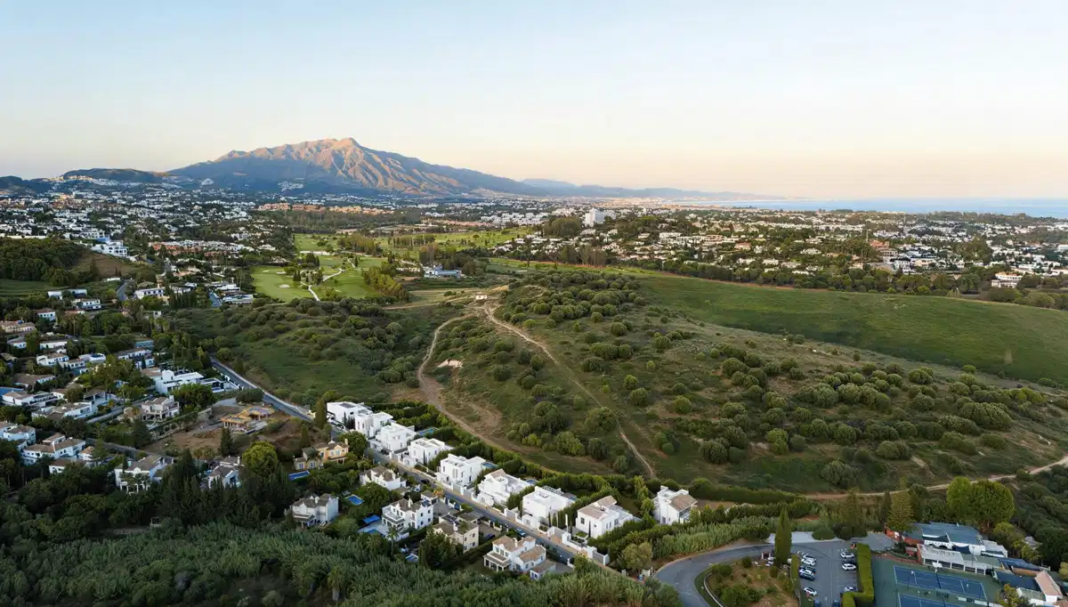 5-Bedroom, 5-Bathroom Turnkey Luxury Villa with Private Pool in El Paraiso, Costa del Sol