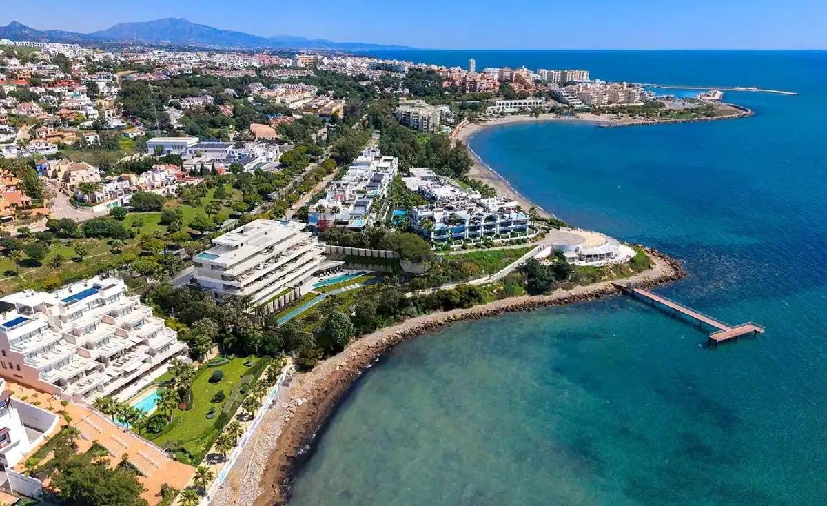 4-Bedroom, 4-Bathroom Ultra-Luxury Beachfront Apartment in Estepona