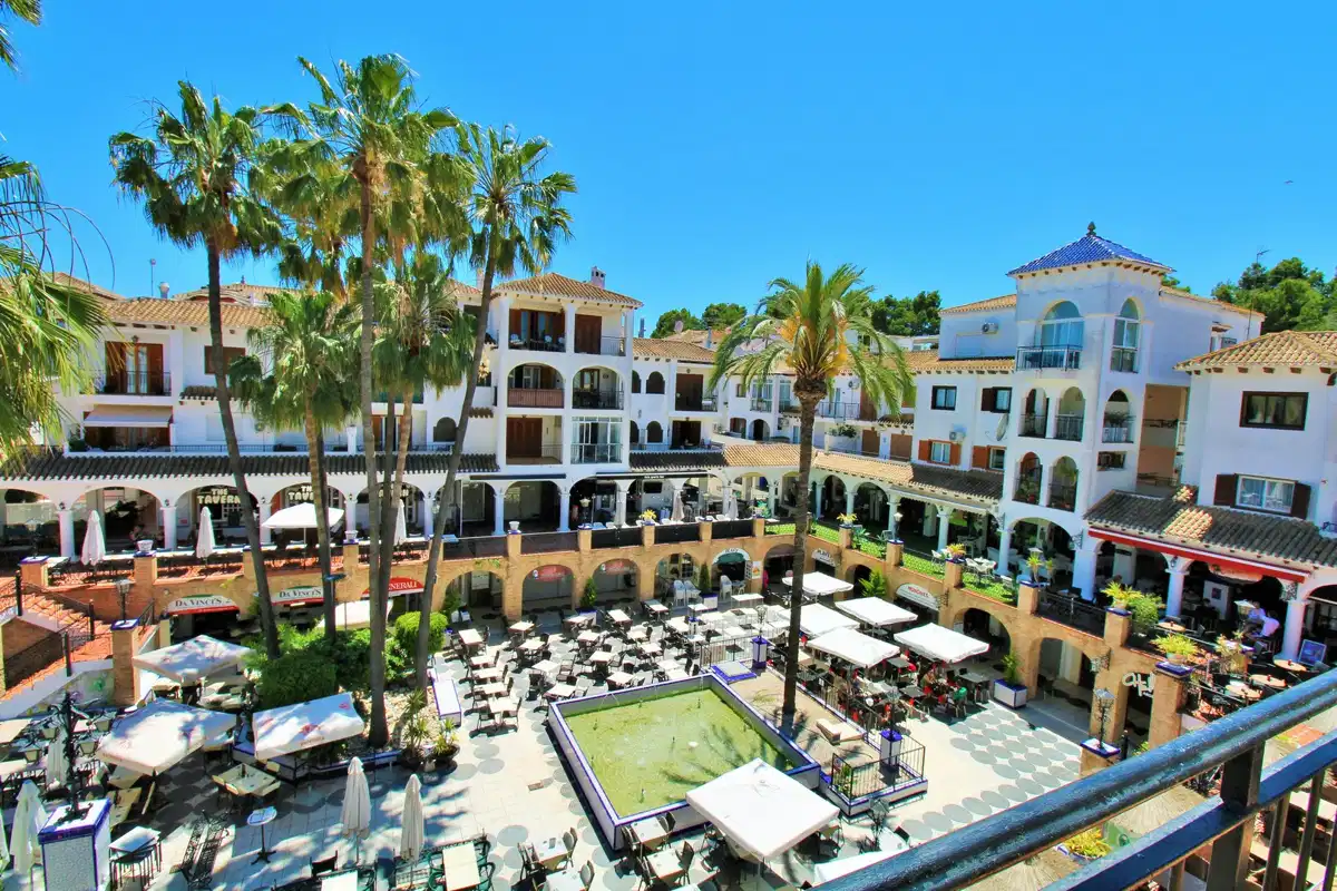 1-Bedroom, 1-Bathroom Apartment with South-Facing Balcony Overlooking Villamartin Plaza